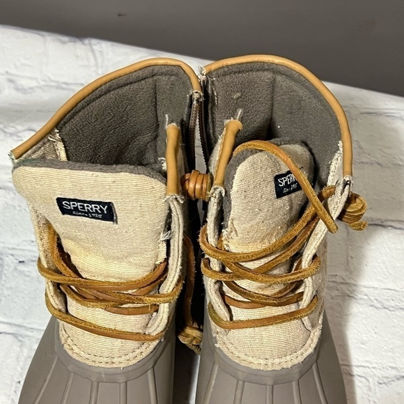 Sperry size 2 salt water boots - Picture 2 of 7